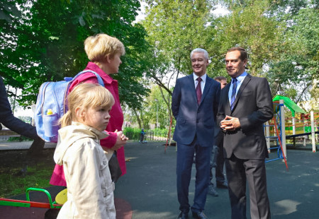 Новость Дмитрий Медведев и Сергей Собянин посетили детскую площадку на улице пр-т Мира.
