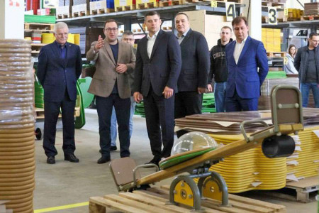 Новость Глава округа с рабочим визитом посетил завод «ДиКом»